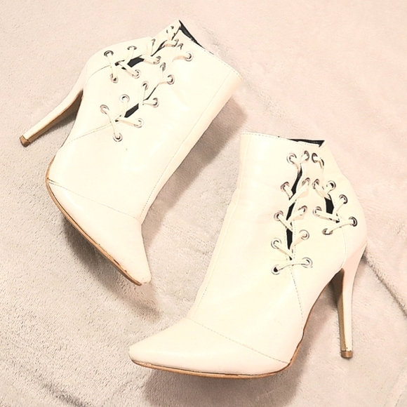 LACED SIDES BOOTIES 8 Cleopatra White Y2K Classic Ankle Boots Heels Shoes Monta - Picture 1 of 13